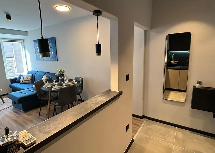 Versi Old Town * Ζαντάρ